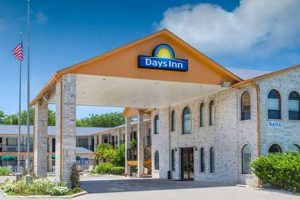 Book Days Inn Near Me Now: Best Deals & Locations | Crown American Hotels | Luxury, Comfort & Top Destinations