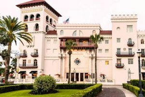 Charming Historic Hotels of Florida: A Timeless Escape Crown American Hotels | Luxury, Comfort & Top Destinations Charming Historic Hotels of Florida: A Timeless Escape | Crown American Hotels | Luxury, Comfort & Top Destinations