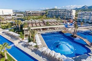 Best Hotels for 8 Guests in America | Crown American Hotels | Luxury, Comfort & Top Destinations