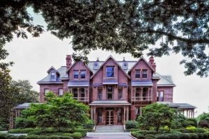 Book Historic Hotels & Stays | Unique Destinations | Crown American Hotels | Luxury, Comfort & Top Destinations