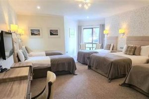 Best Hotels for 6 People in America: Find Deals | Crown American Hotels | Luxury, Comfort & Top Destinations