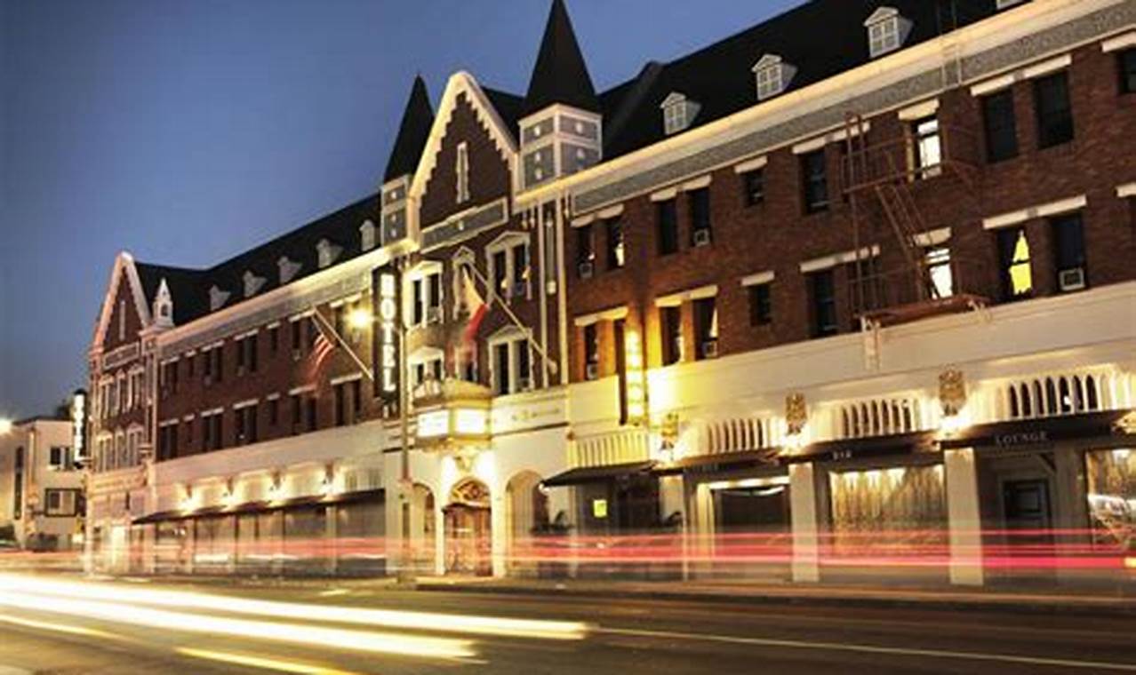 Find Historic Hotels Near You | Book Now | Crown American Hotels | Luxury, Comfort & Top Destinations